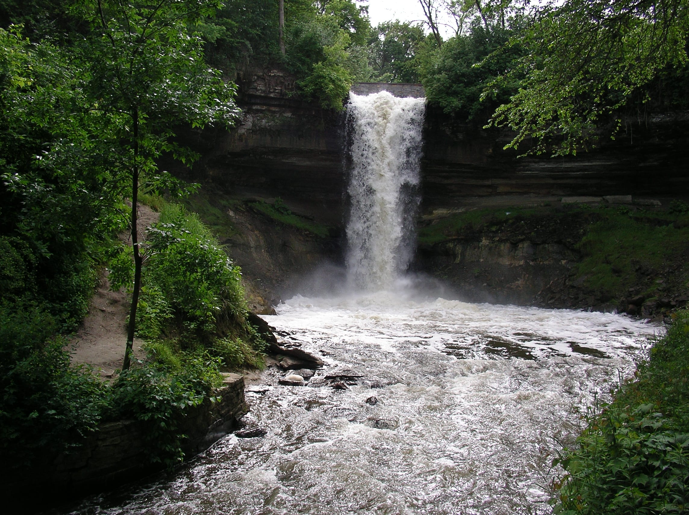 Minnehaha_Falls-20050614